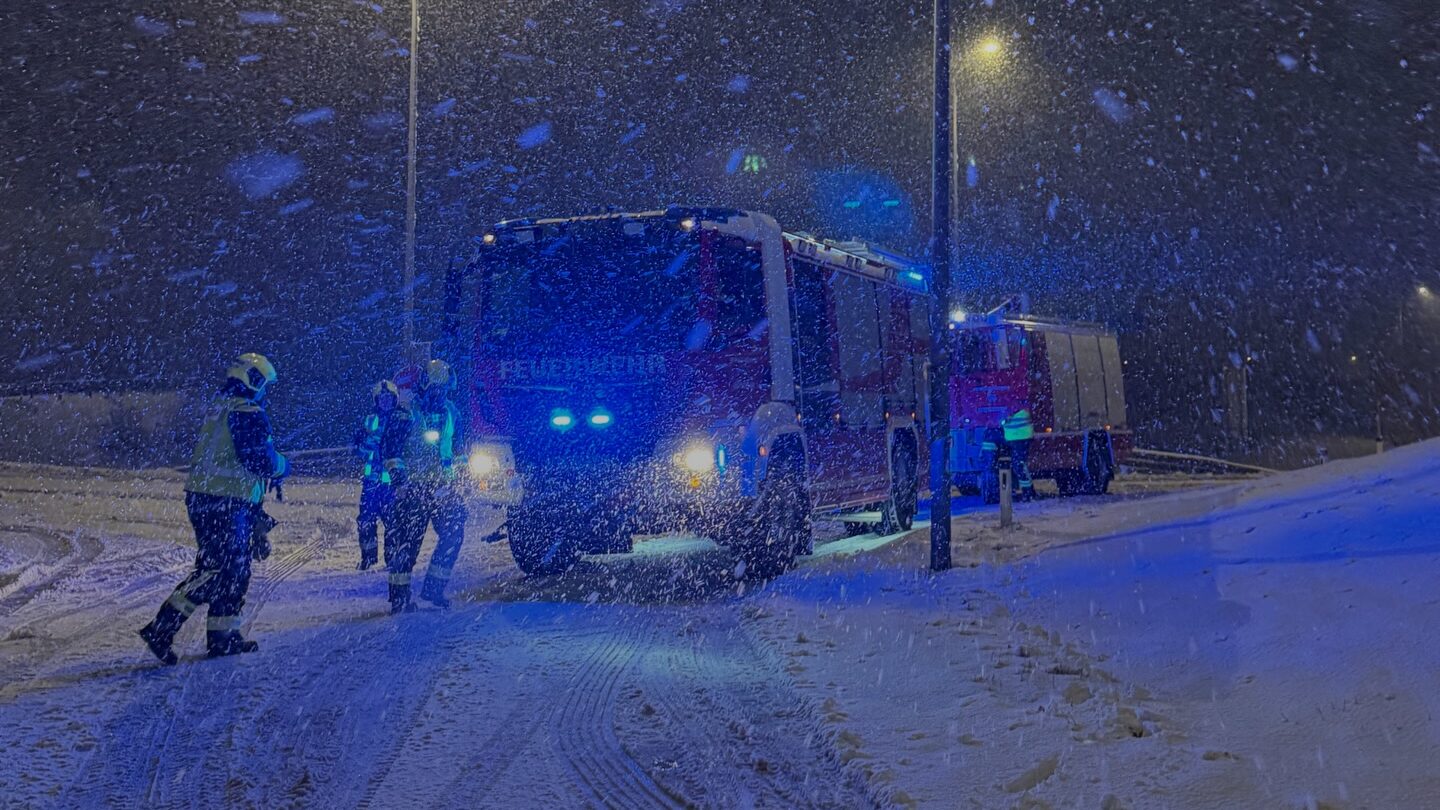 Massiver Schneefall fordert die Feuerwehren