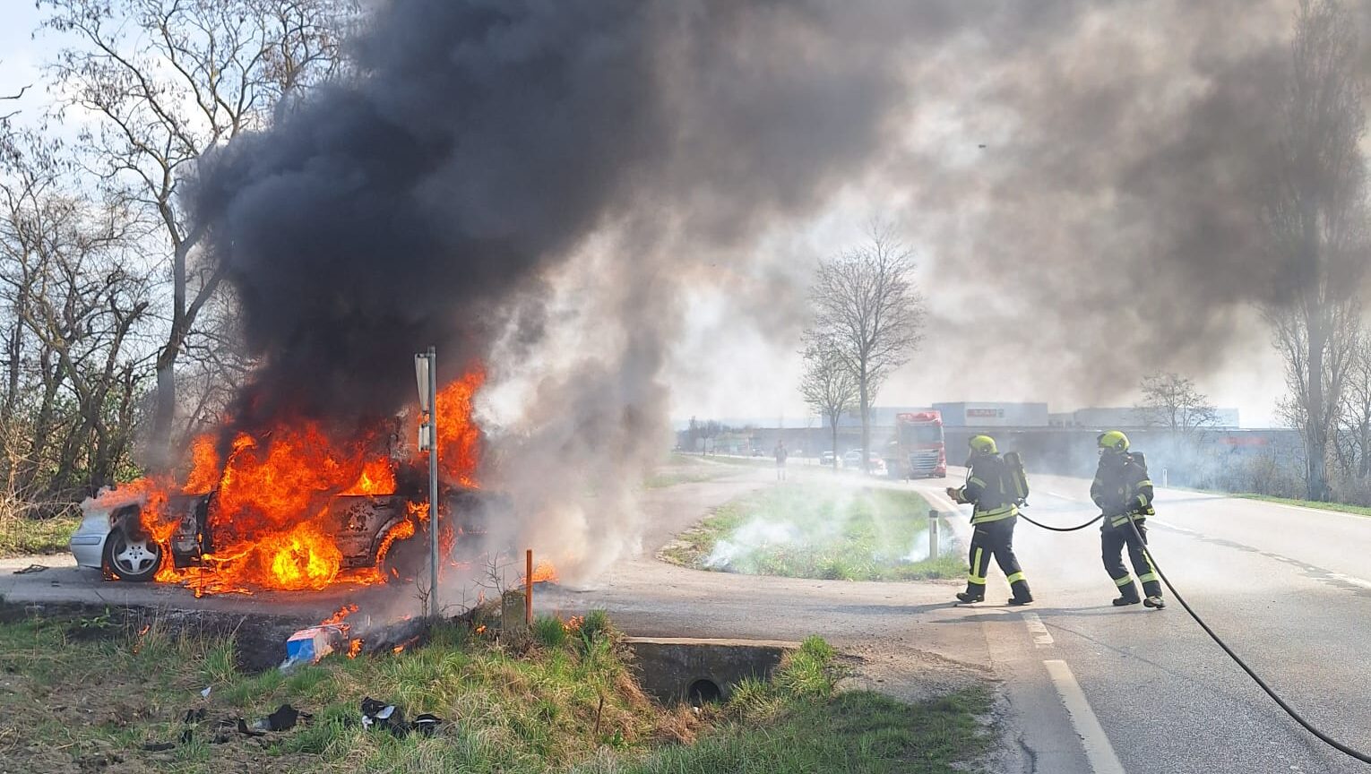 Fahrzeugbrand bei Ebergassing